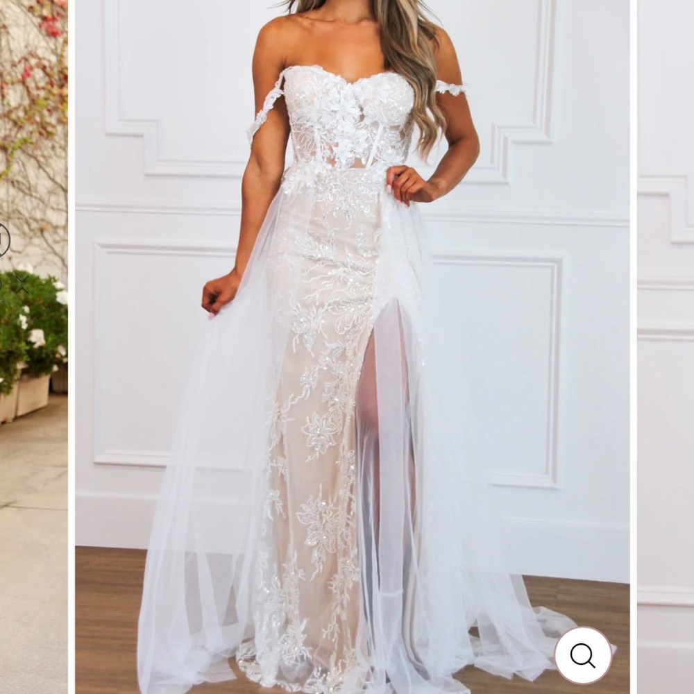 Still available - BRAND NEW, NEVER WORN wedding dress